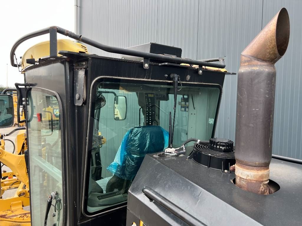 CAT 140M2 AWD