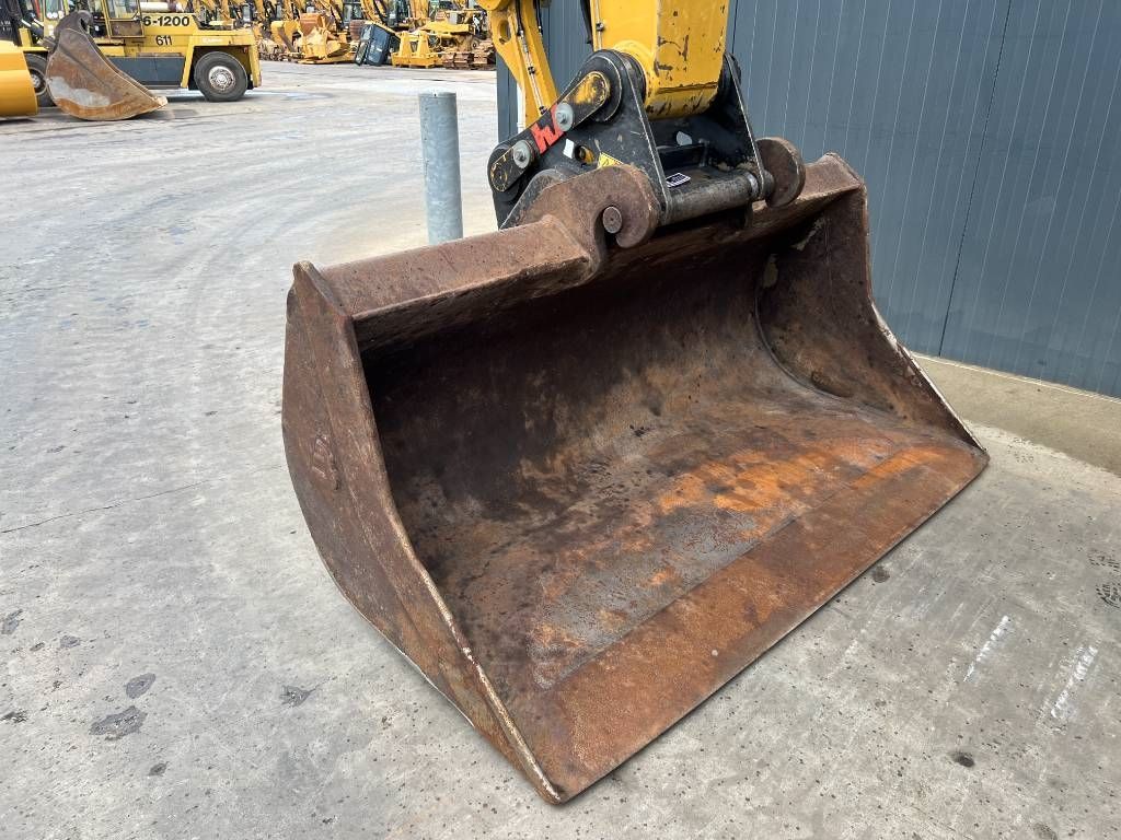 CAT M318F