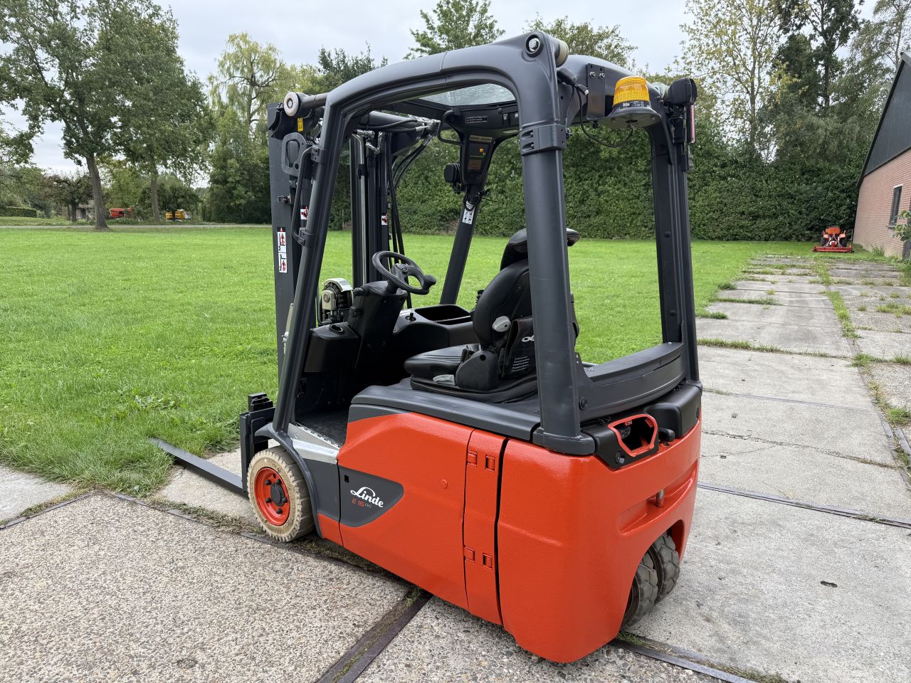 Linde 1600KG BJ2017 3-delig Freelift Sideshift 4e vent 195cm