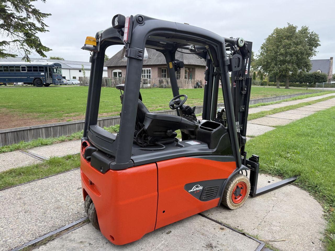 Linde 1600KG BJ2017 3-delig Freelift Sideshift 4e vent 195cm