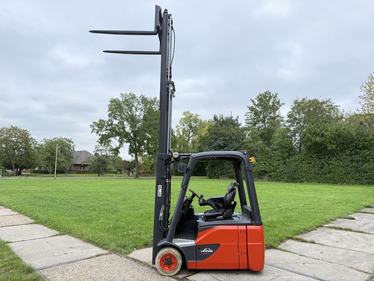 Linde 1600KG BJ2017 3-delig Freelift Sideshift 4e vent 195cm