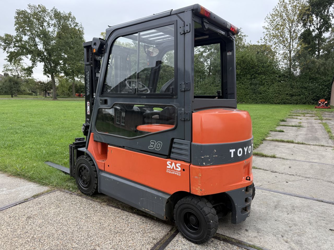 Toyota 3000KG BJ2011 3-delig freelift sideshift 4300uur cabine