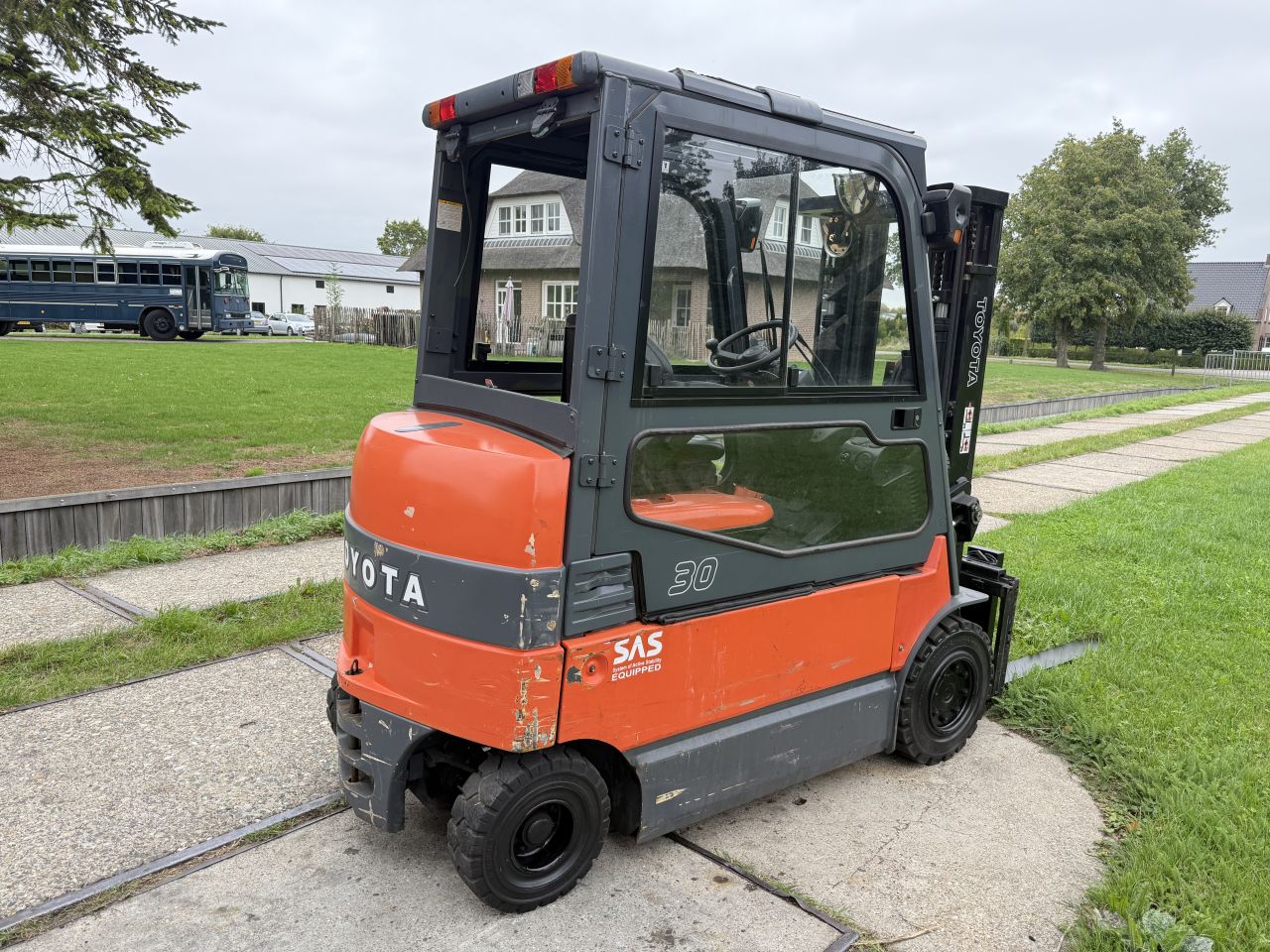 Toyota 3000KG BJ2011 3-delig freelift sideshift 4300uur cabine