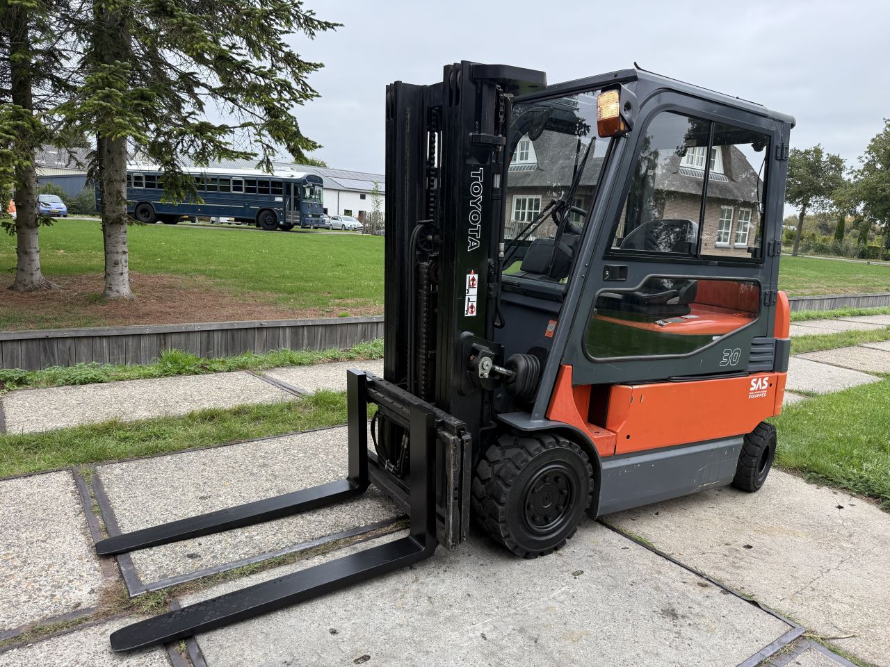 Toyota 3000KG BJ2011 3-delig freelift sideshift 4300uur cabine