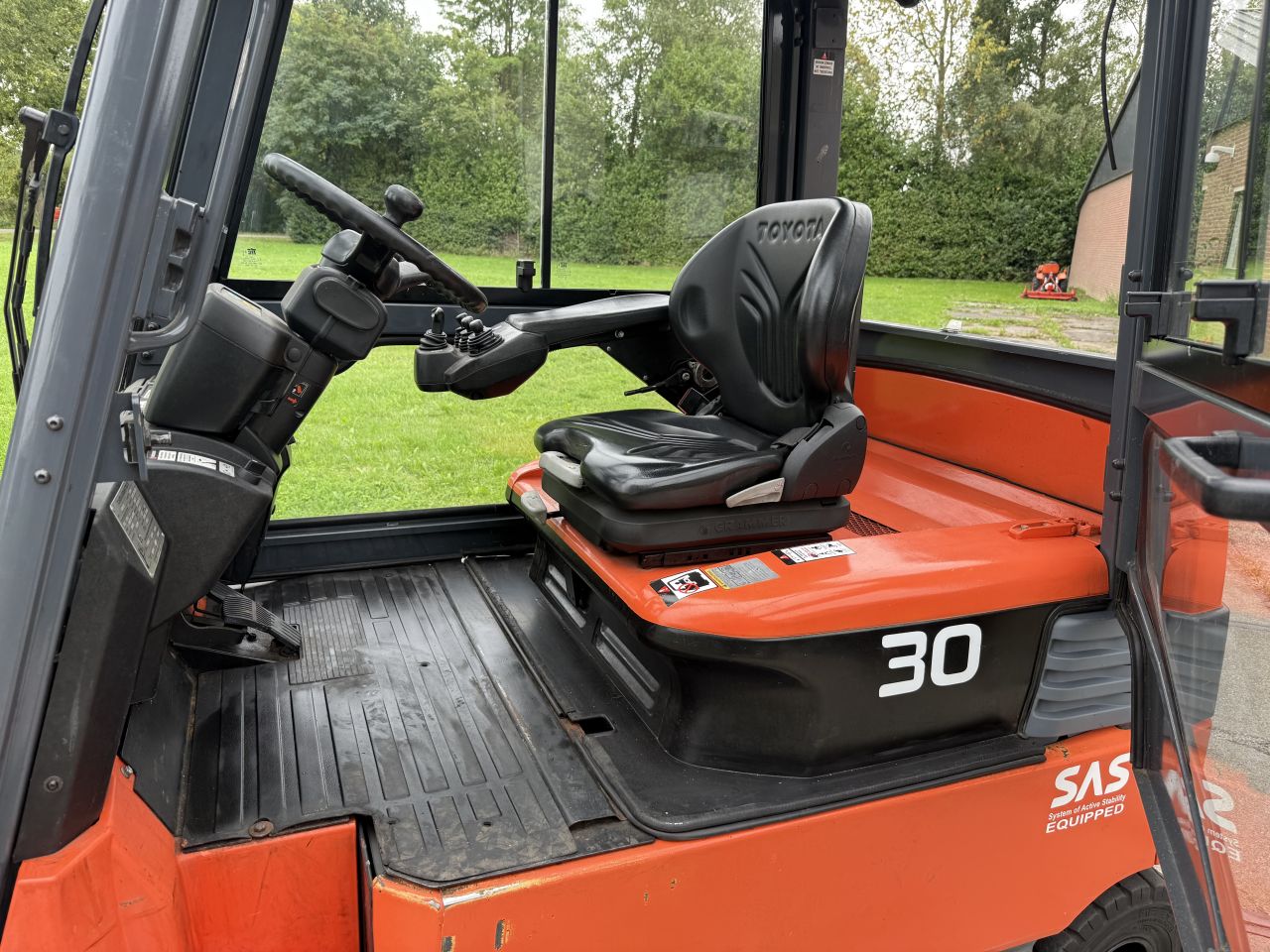 Toyota 3000KG BJ2011 3-delig freelift sideshift 4300uur cabine