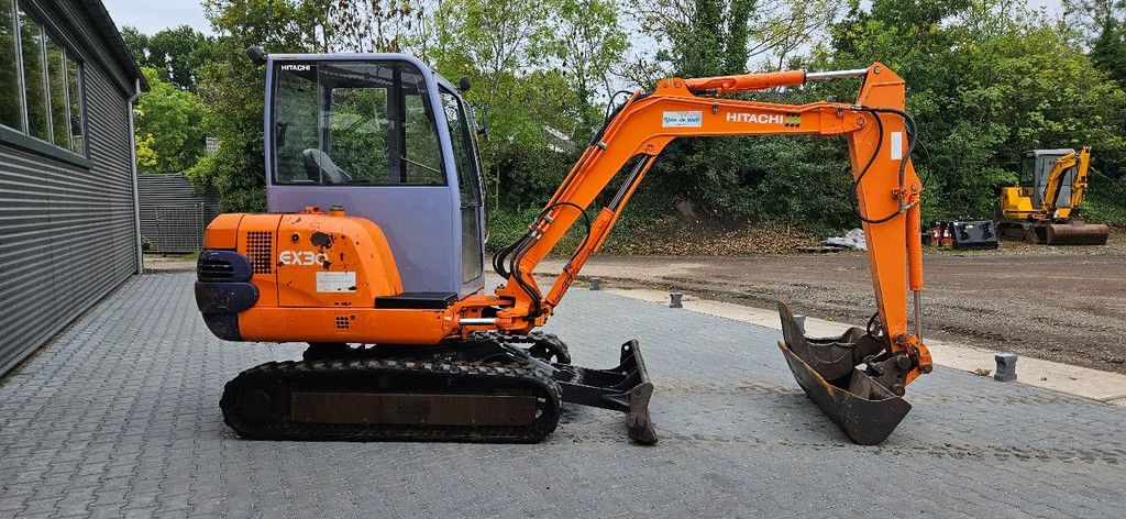 Hitachi EX30