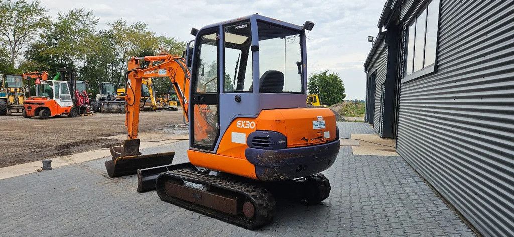 Hitachi EX30