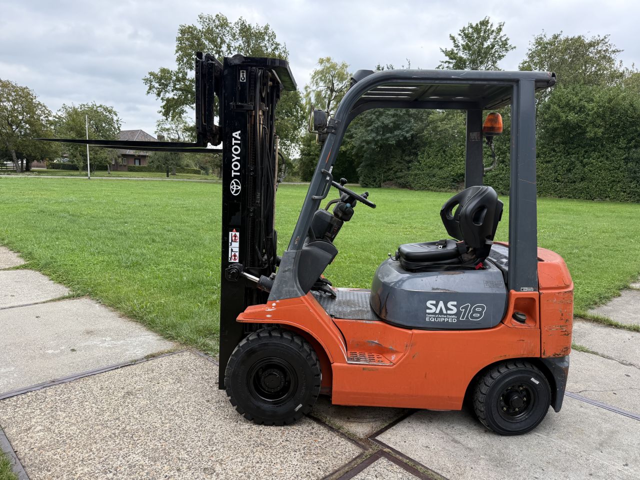 Toyota 1800KG diesel triplo Sideshift nieuwe luchtbanden