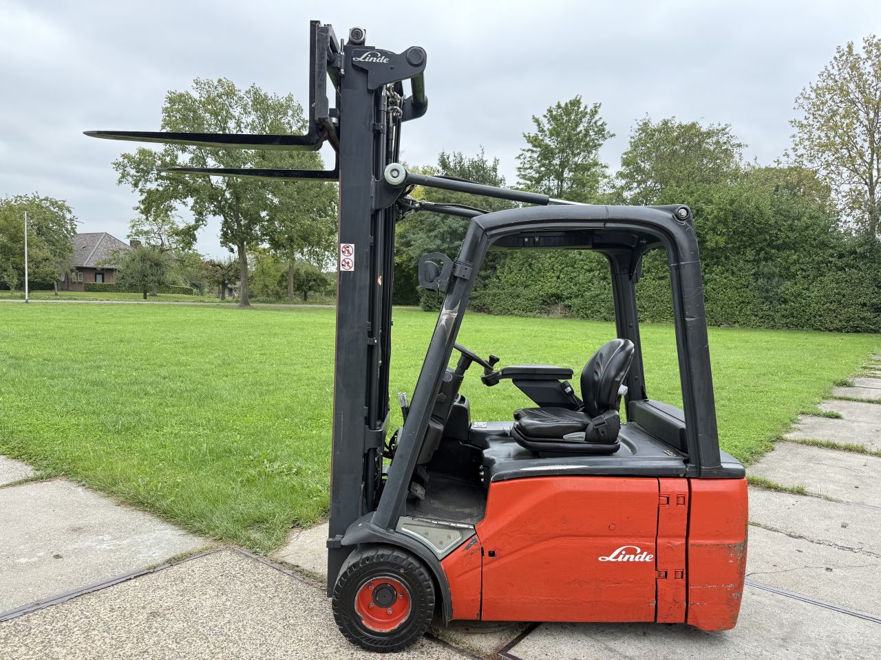 Linde 2000KG triplex 6M Freelift Sideshift accu 2022 4e ventiel