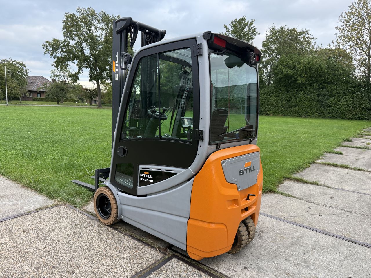 Still 1600KG BJ2018 triplex 5.5M Sideshift non marking cabine