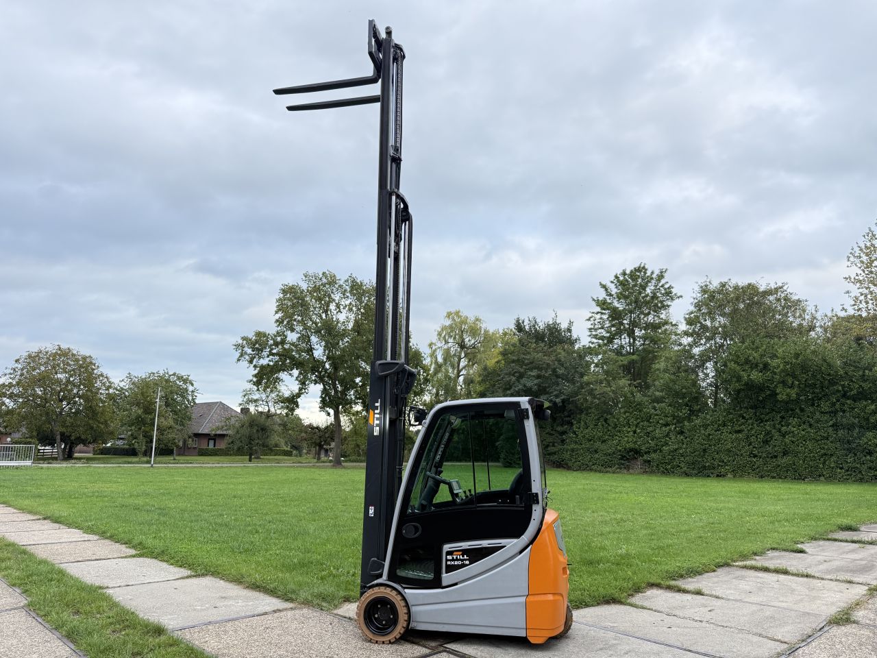 Still 1600KG BJ2018 triplex 5.5M Sideshift non marking cabine