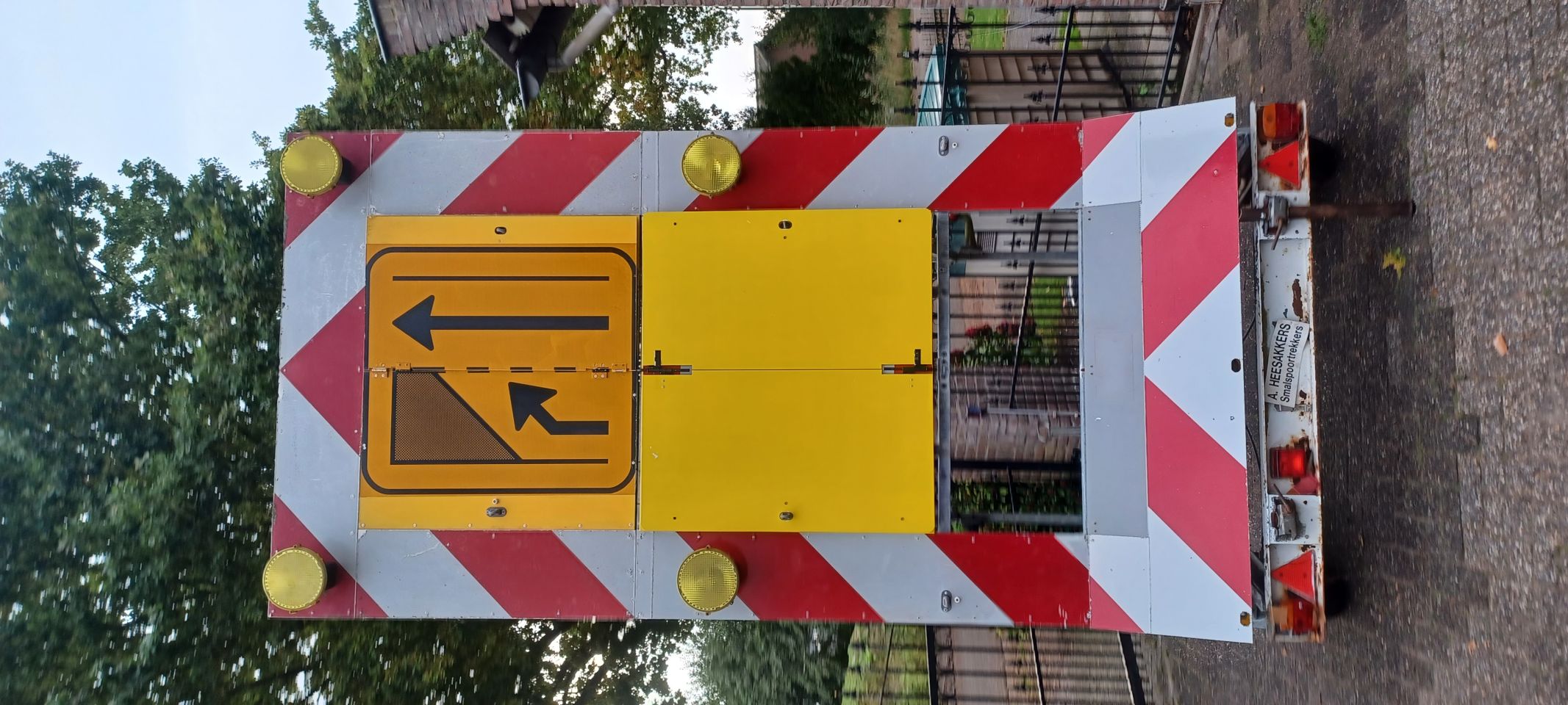 Aktiewagen verkeers begeleidings bord/wagen