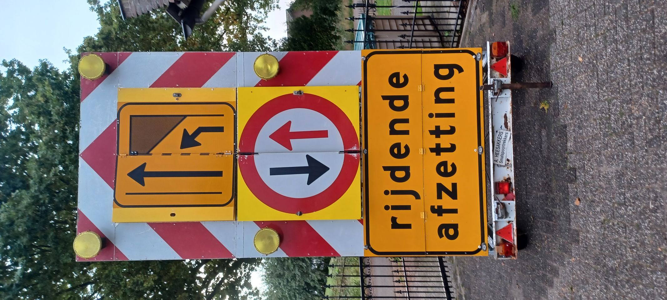 Aktiewagen verkeers begeleidings bord/wagen