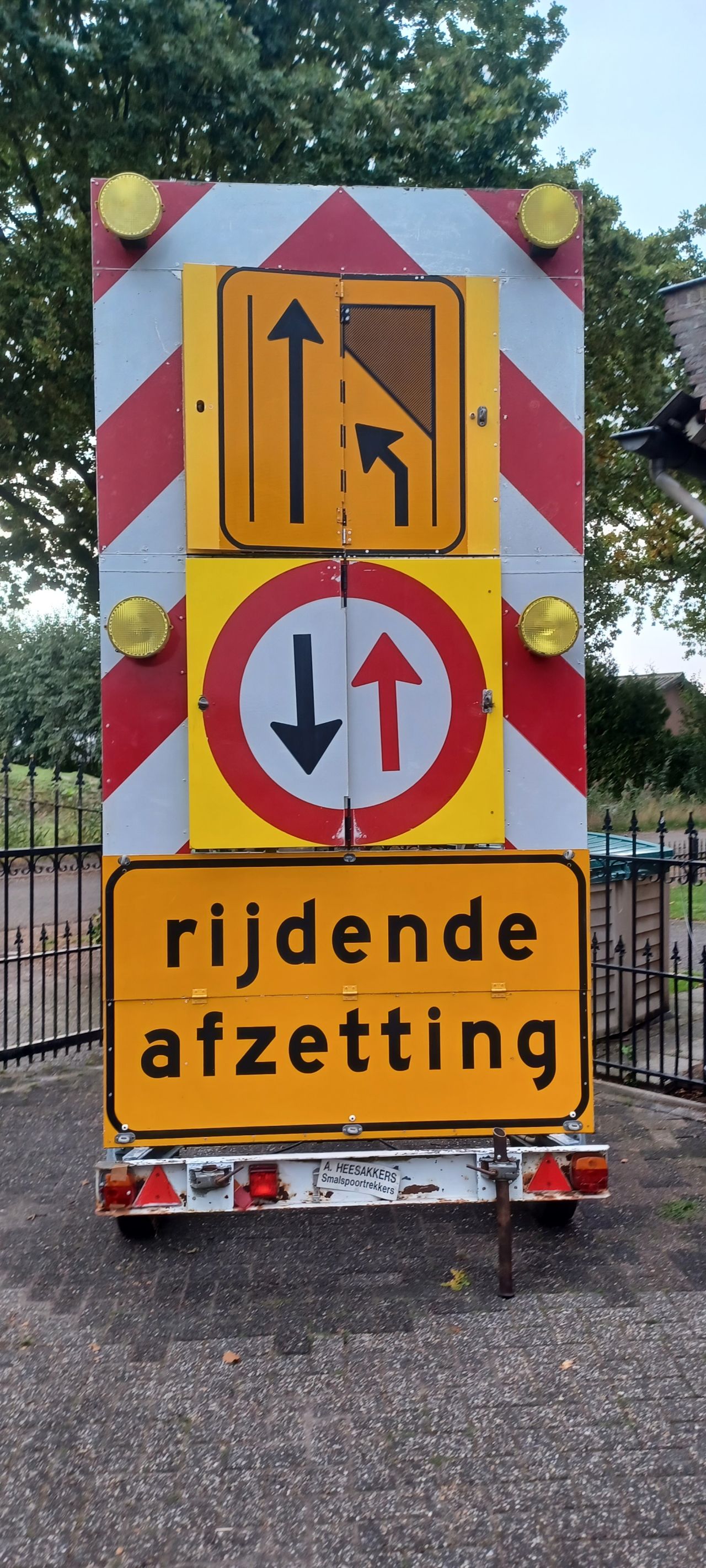 Aktiewagen verkeers begeleidings bord/wagen