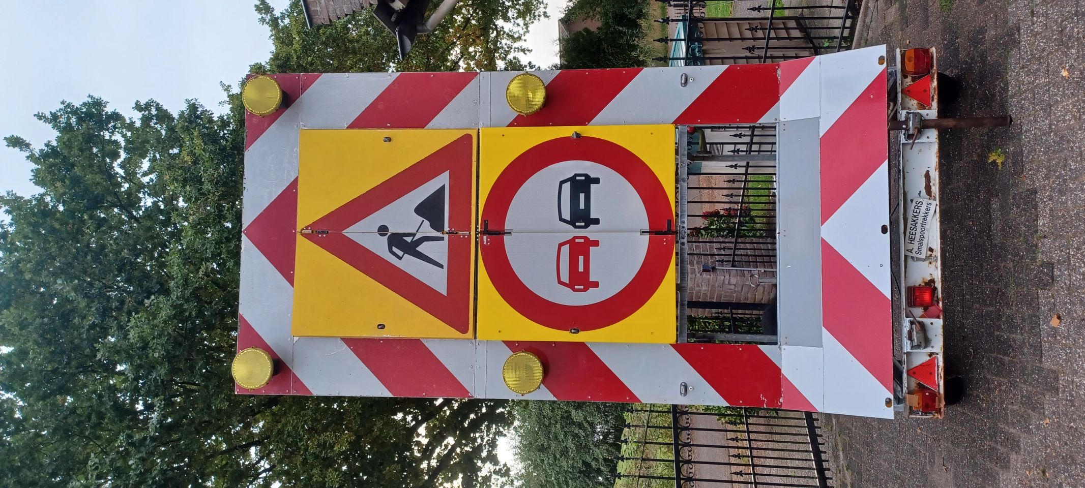 Aktiewagen verkeers begeleidings bord/wagen
