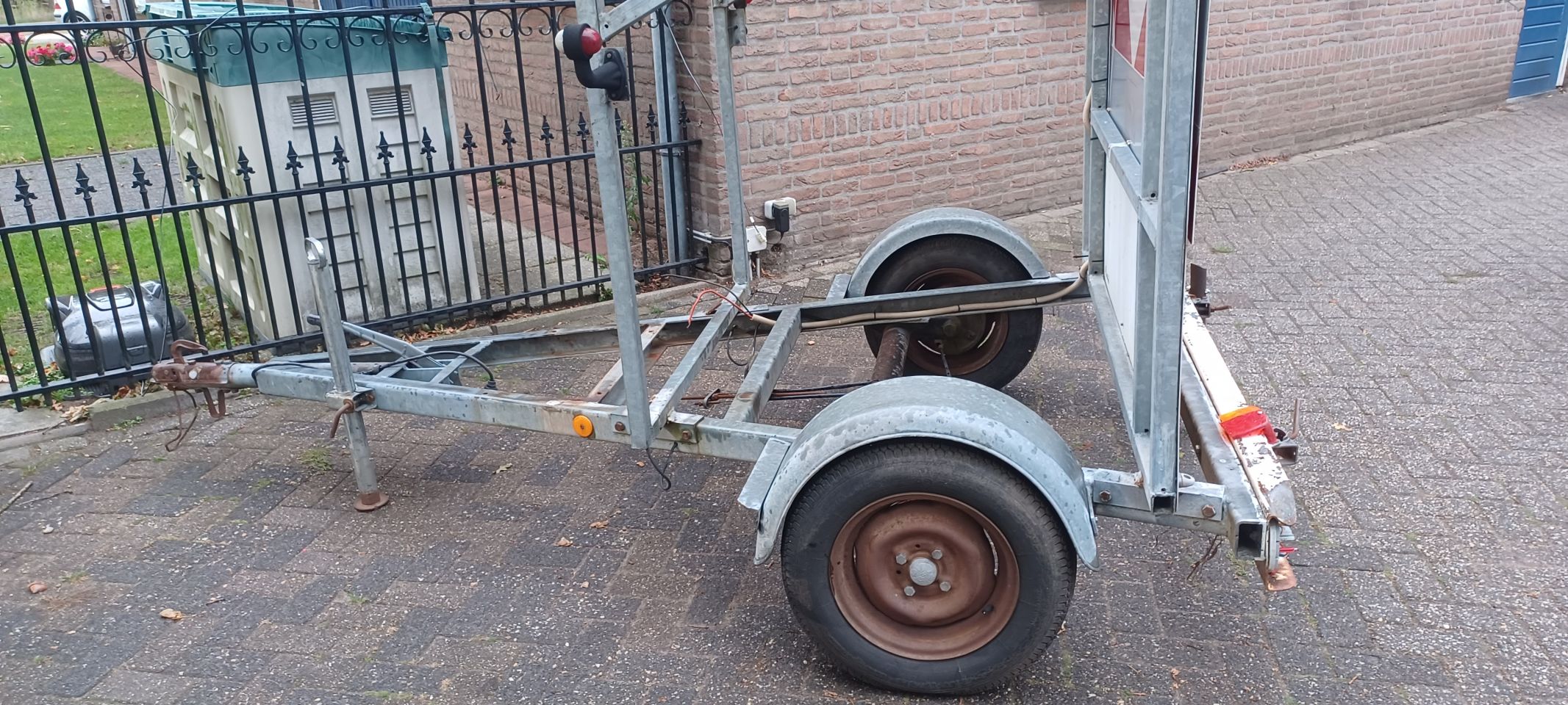 Aktiewagen verkeers begeleidings bord/wagen