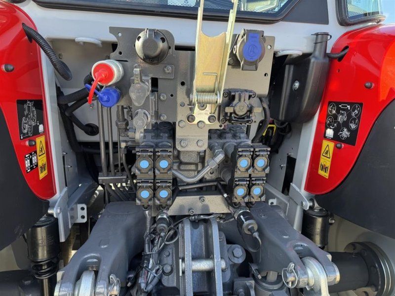 Massey Ferguson 5S-145 Dyna 6 clusive
