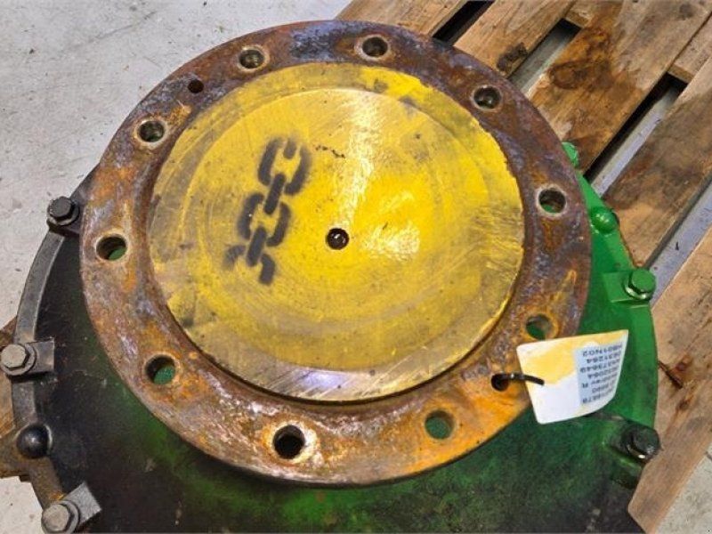 John Deere S690