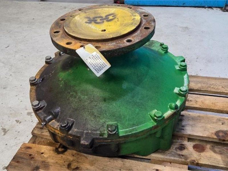 John Deere S690