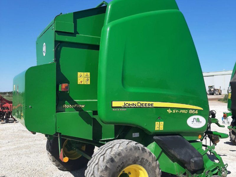 John Deere 864