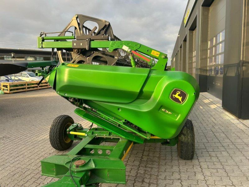 John Deere S690