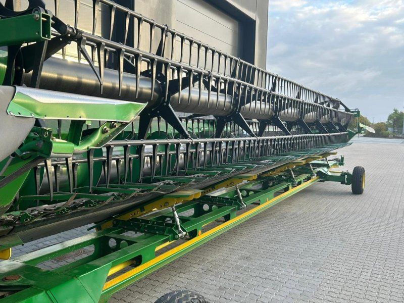 John Deere S690