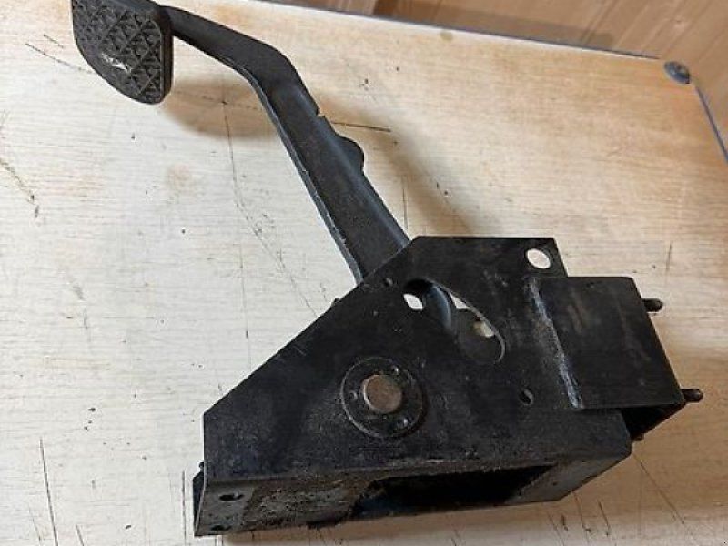 Mercedes-Benz Kupplungspedal mit Konsole 424 425 427 435 437