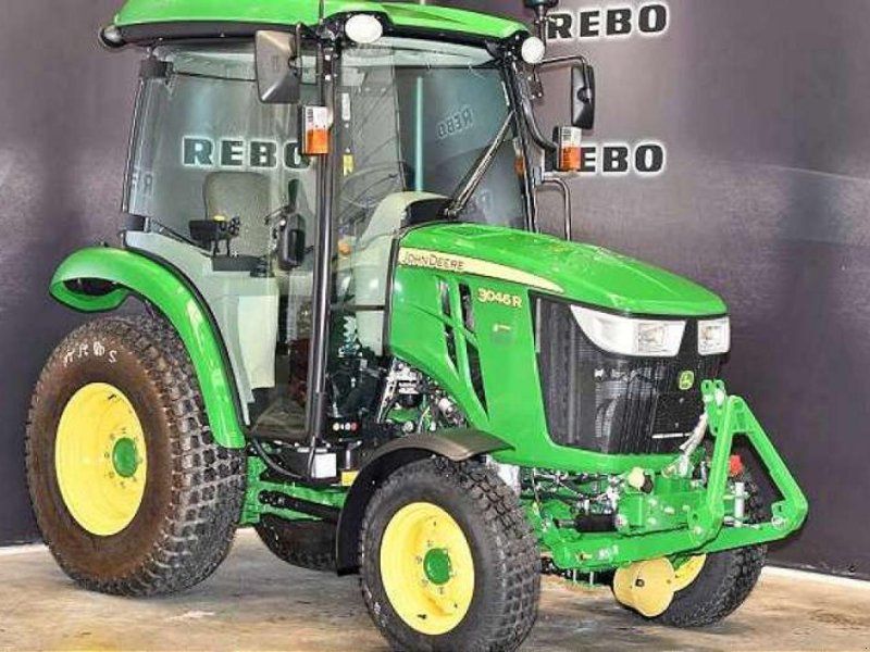 John Deere 3046R TRAKTOR