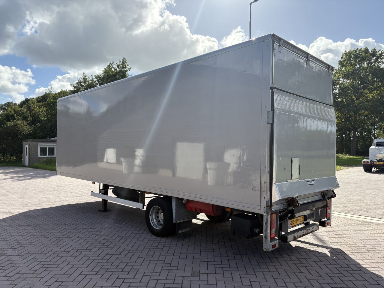 Be oplegger VELDHUIZEN 7.5 ton met laadklep 1000 kg