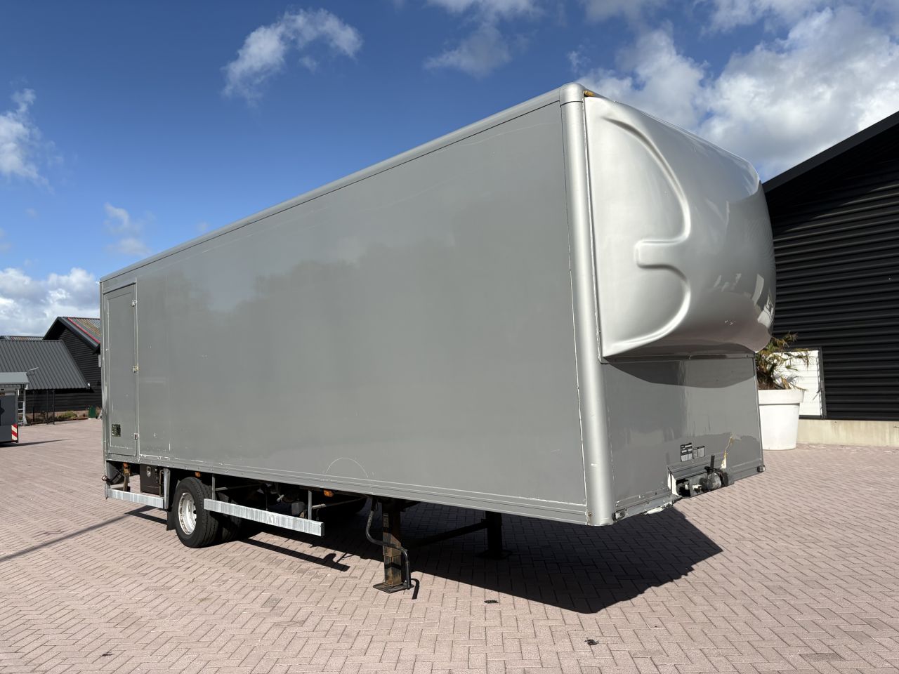 Be oplegger VELDHUIZEN 7.5 ton met laadklep 1000 kg