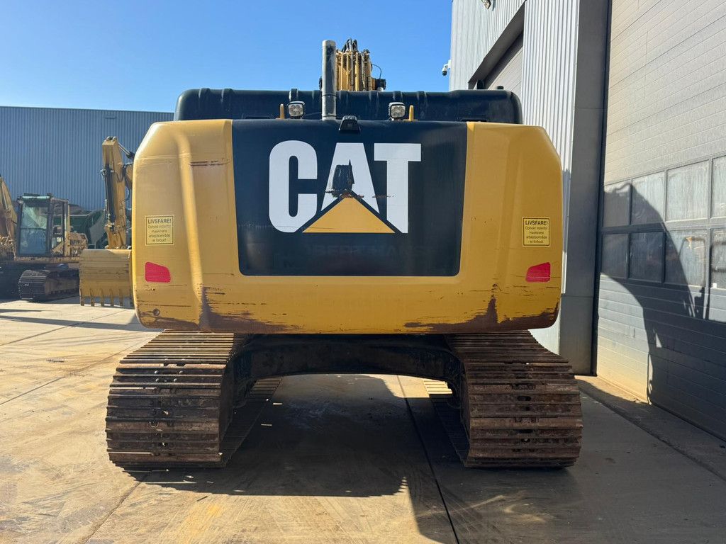 Caterpillar 330FL