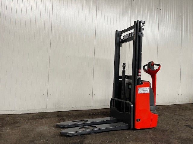 Te koop gebruikte zeer nette stapelaar 1000kg