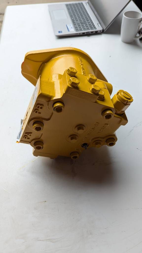 Komatsu D65PX-15 - HYDRAULIC MOTOR ASSY - 708-7L-00040