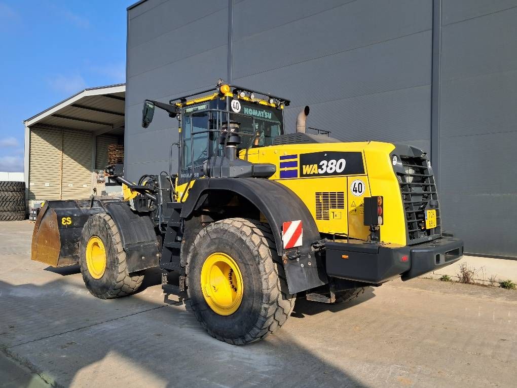 Komatsu WA380-8E0