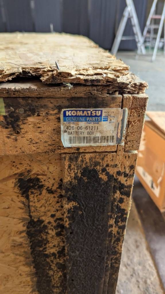 Komatsu WA600-8 BATTERY BOX 426-06-61211