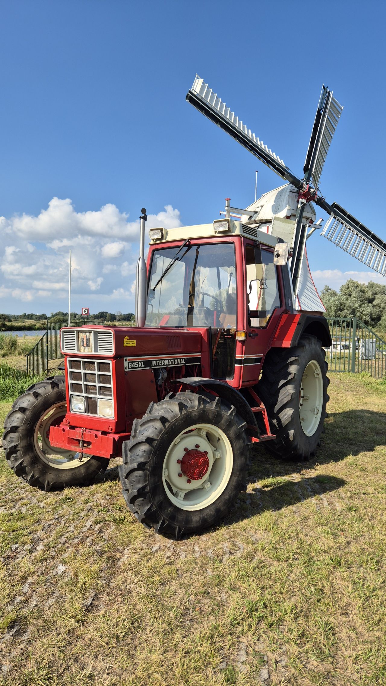 International 845XL