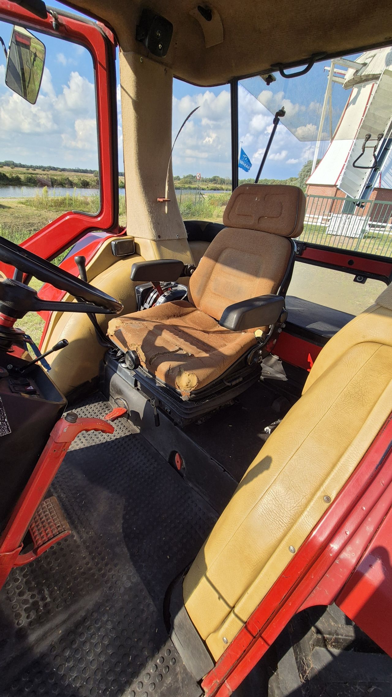 International 845XL