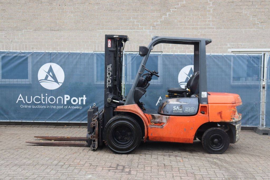 Forklift Toyota 02-7FDF30 Diesel 3000kg 4.5m 2005