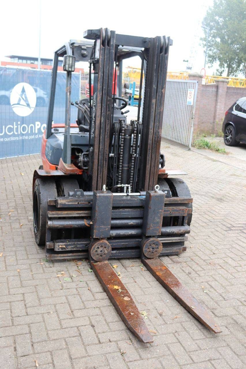 Forklift Toyota 02-7FDF30 Diesel 3000kg 4.5m 2005