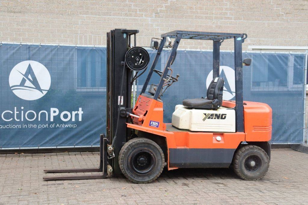 Gabelstapler Yang FD-25 Diesel 2500kg 4,08m 1994
