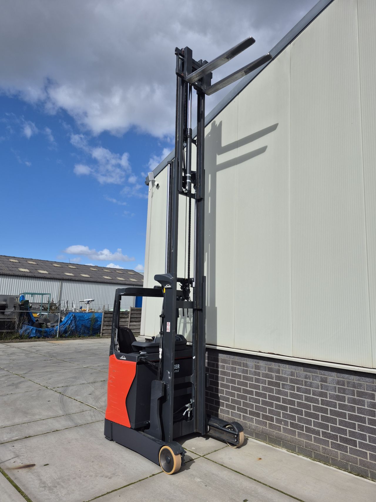 Linde R10B-01 reachtruck triplex sideshift bj 2019 3218 uur