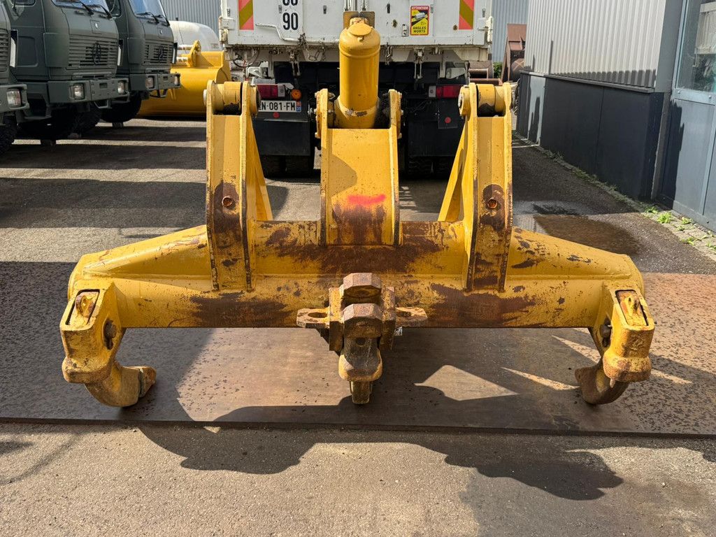 Caterpillar D6R Ripper