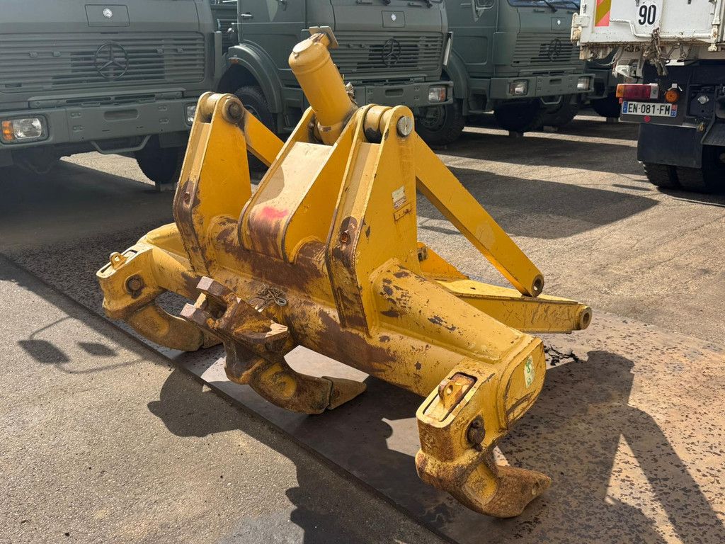 Caterpillar D6R Ripper