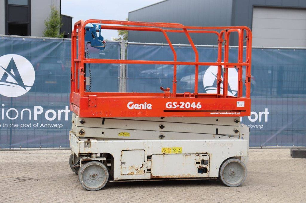 Scissor lift Genie GS2046 Electric 8m 2012