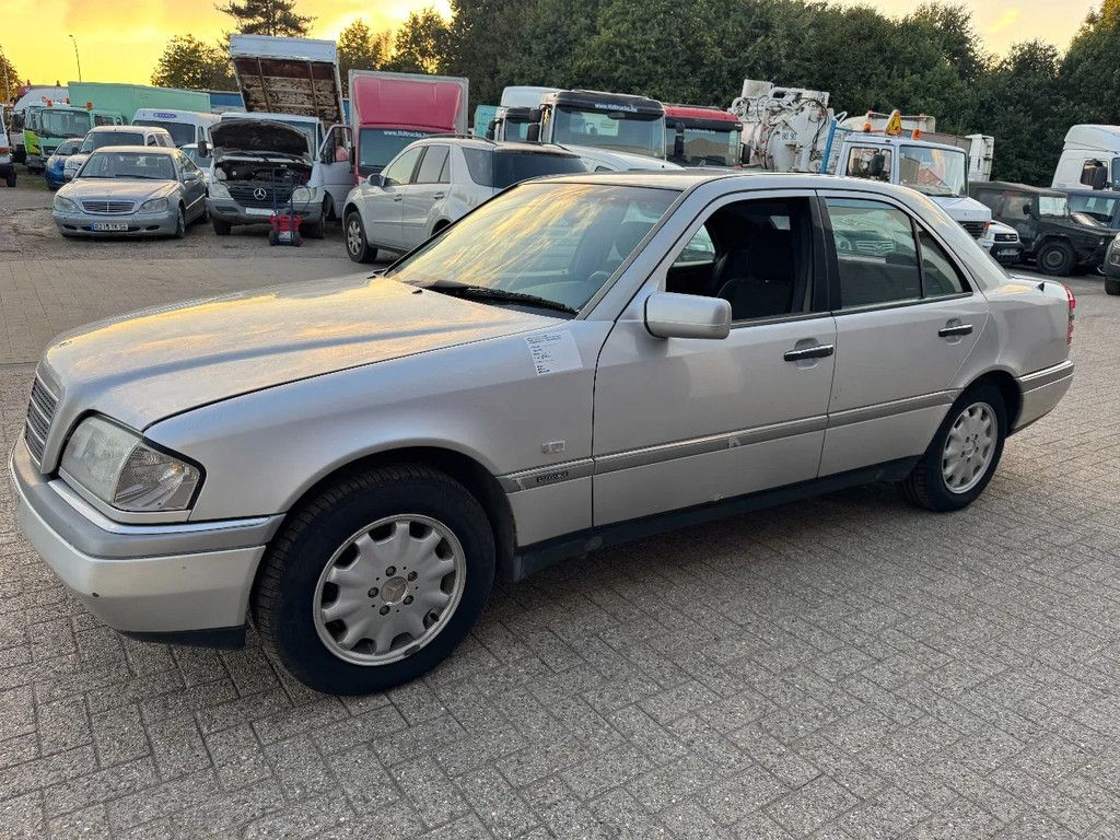 Mercedes-Benz C-klasse **C180-PETROL-AC**