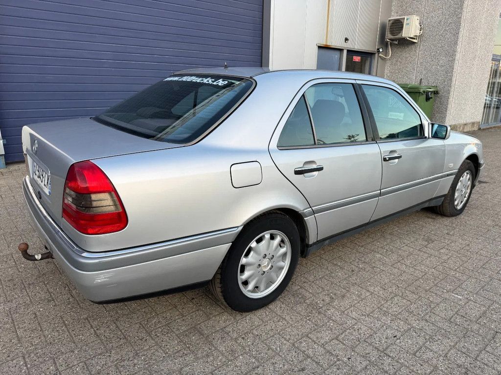 Mercedes-Benz C-klasse **C180-PETROL-AC**