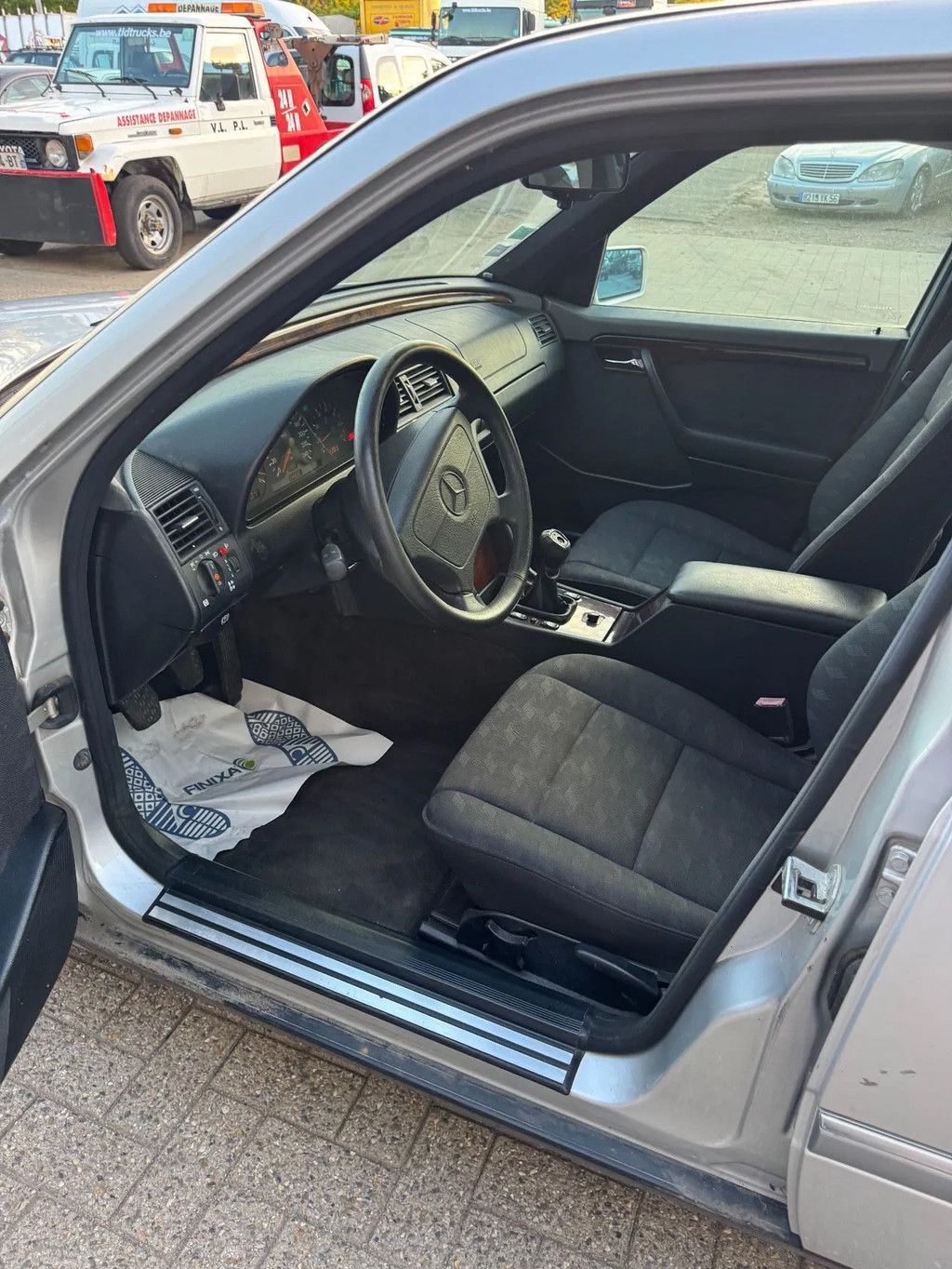 Mercedes-Benz C-klasse **C180-PETROL-AC**