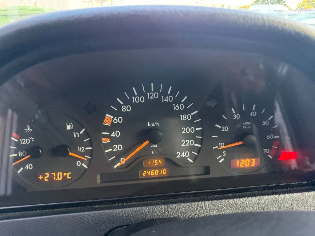 Mercedes-Benz C-klasse **C180-PETROL-AC**