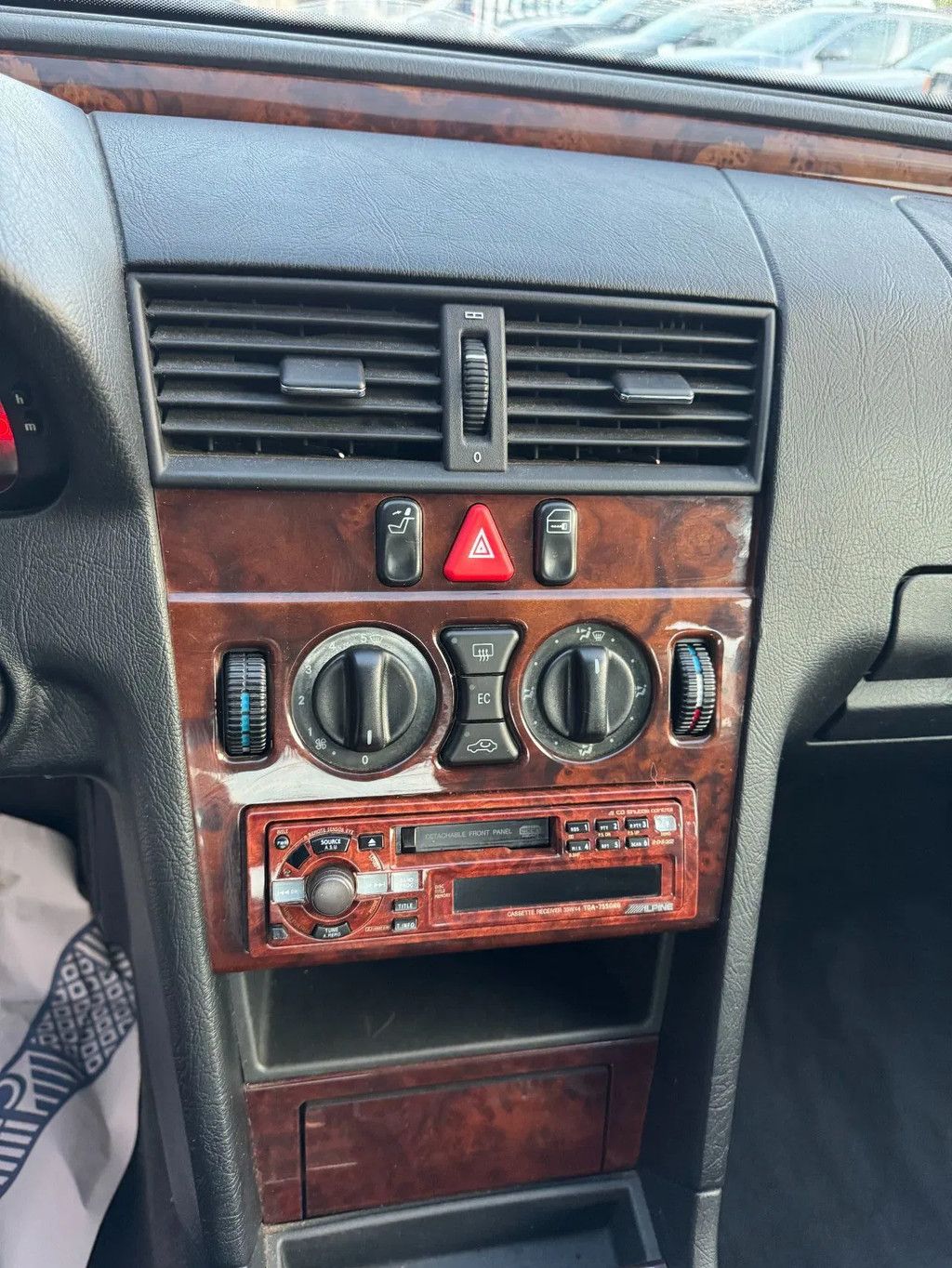 Mercedes-Benz C-klasse **C180-PETROL-AC**