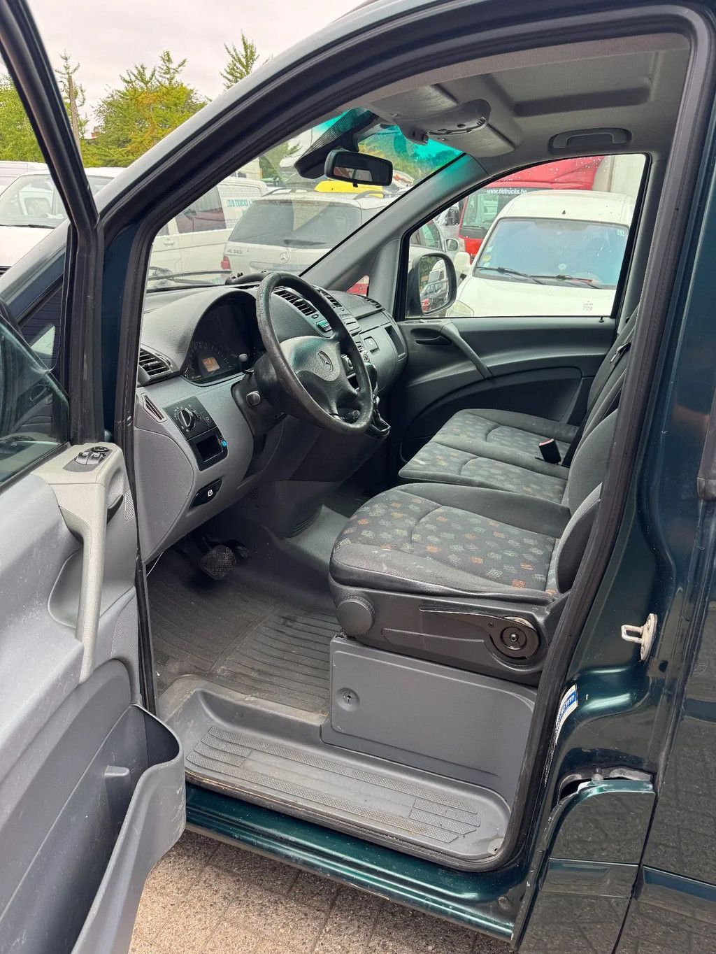 Mercedes-Benz Vito **111CDI-6SEATS-AUTOMATIC**